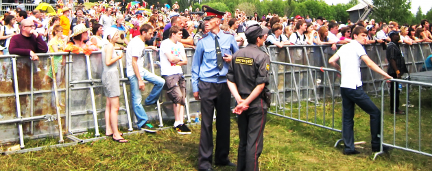 Die Welt für 150 Rubel- Der Sommer der Liebe erreicht den Ural: Zu Besuch auf dem ersten internationalen Popfestival in Perm Die Welt für 150 Rubel- Der Sommer der Liebe erreicht den Ural: Zu Besuch auf dem ersten internationalen Popfestival in Perm
